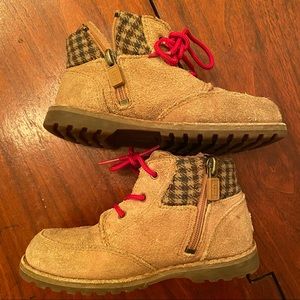 Ugg boots with zipper red laces